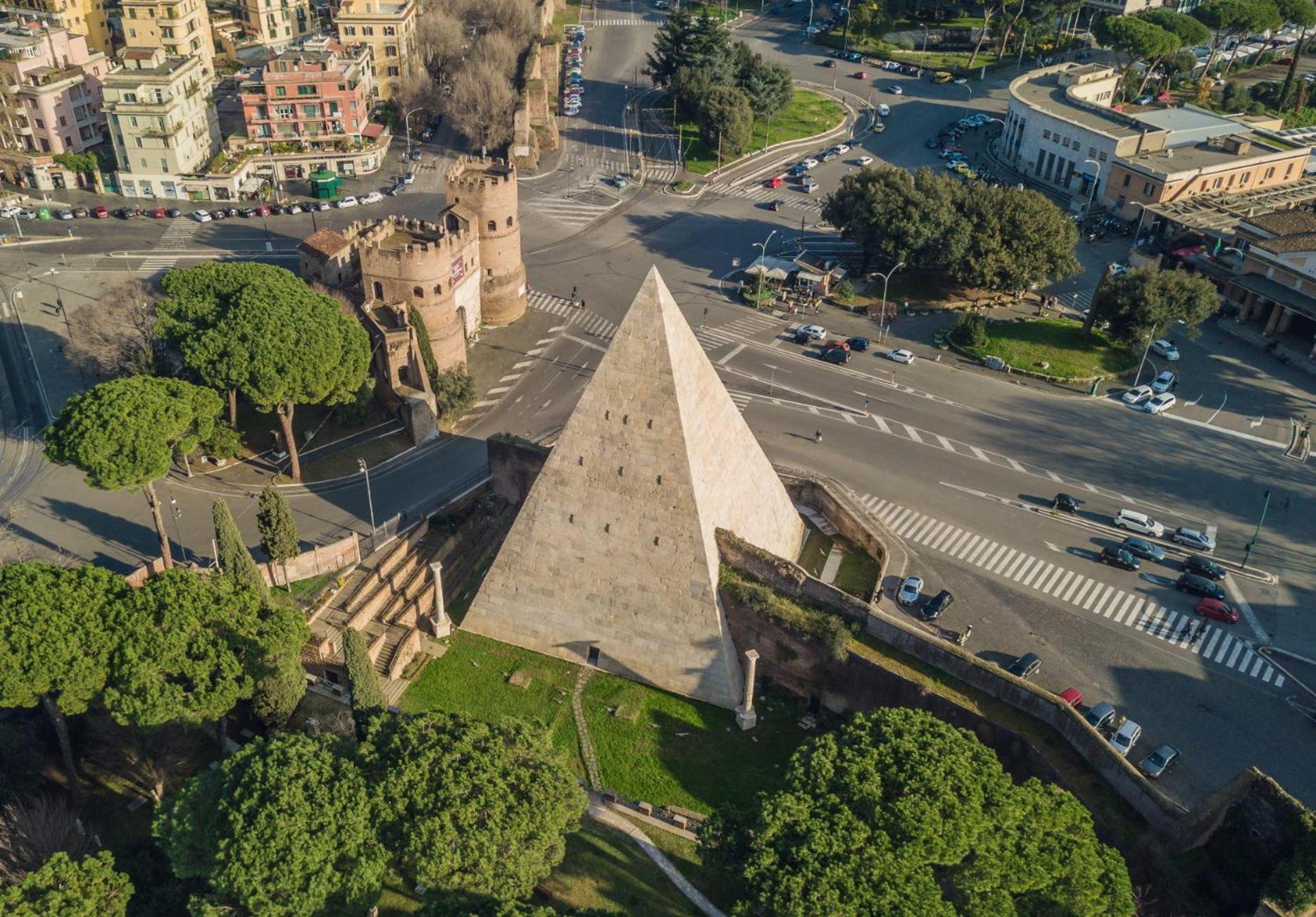 Piramide Deluxe Apartment Рим Екстериор снимка